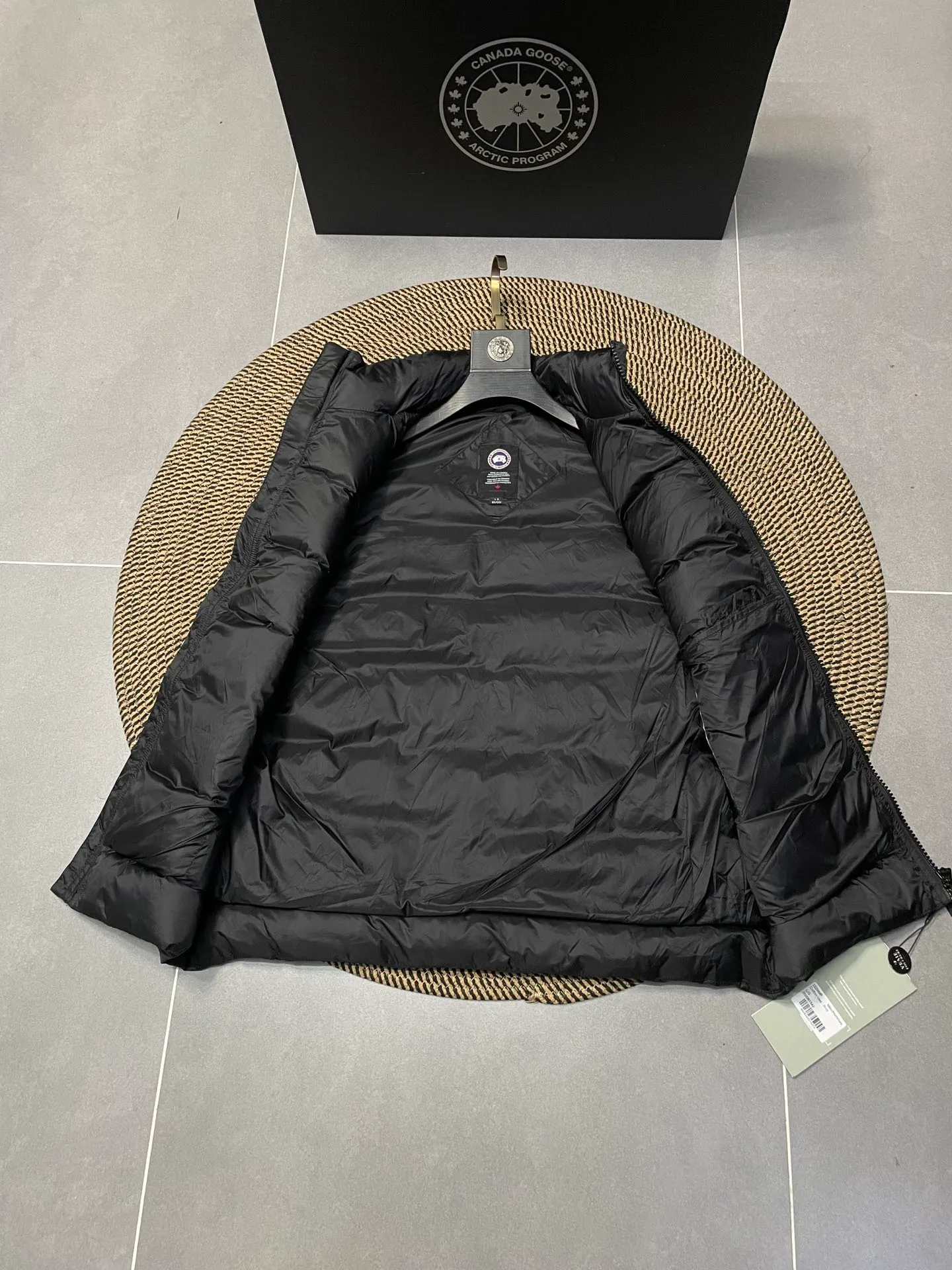 P560 Canadian brand CanadaGoose men's and women's CROFTON lightweight down vest 2229M DWR water-repellent treatment WindWall windproof fabric 700 fleece filling original mold opening details one to one production The upper body effect is stunning Exclusively available on the Xiaohongshu purchasing platform The highest version on the market Size: XS S M L XL XXL